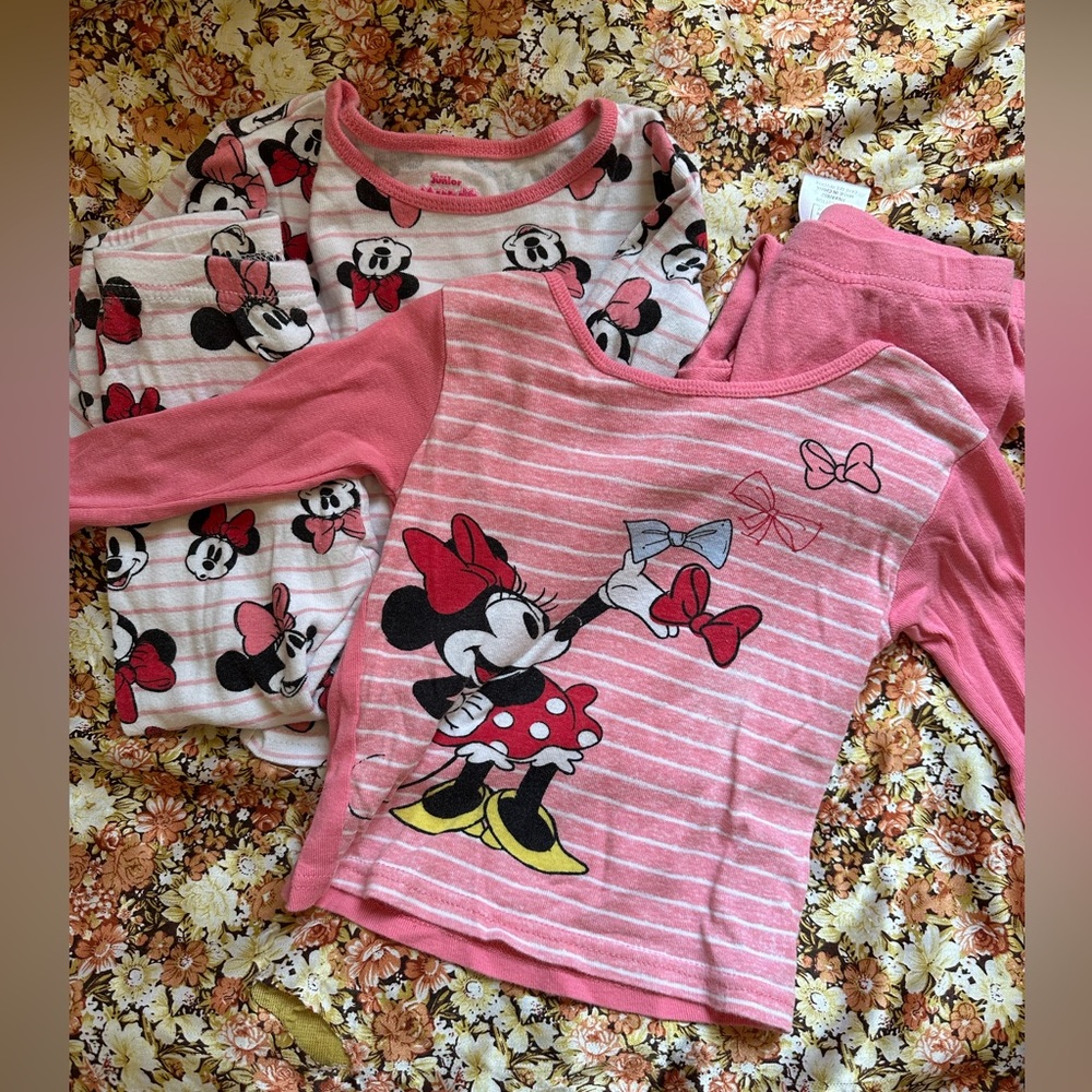 Set of two Minnie Mouse 4T pajamas